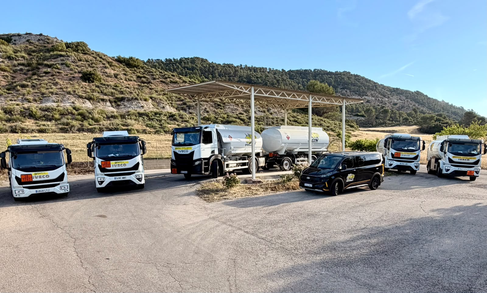 Camión cisterna de Cortesoleo distribuyendo gasóleo en Guadalajara