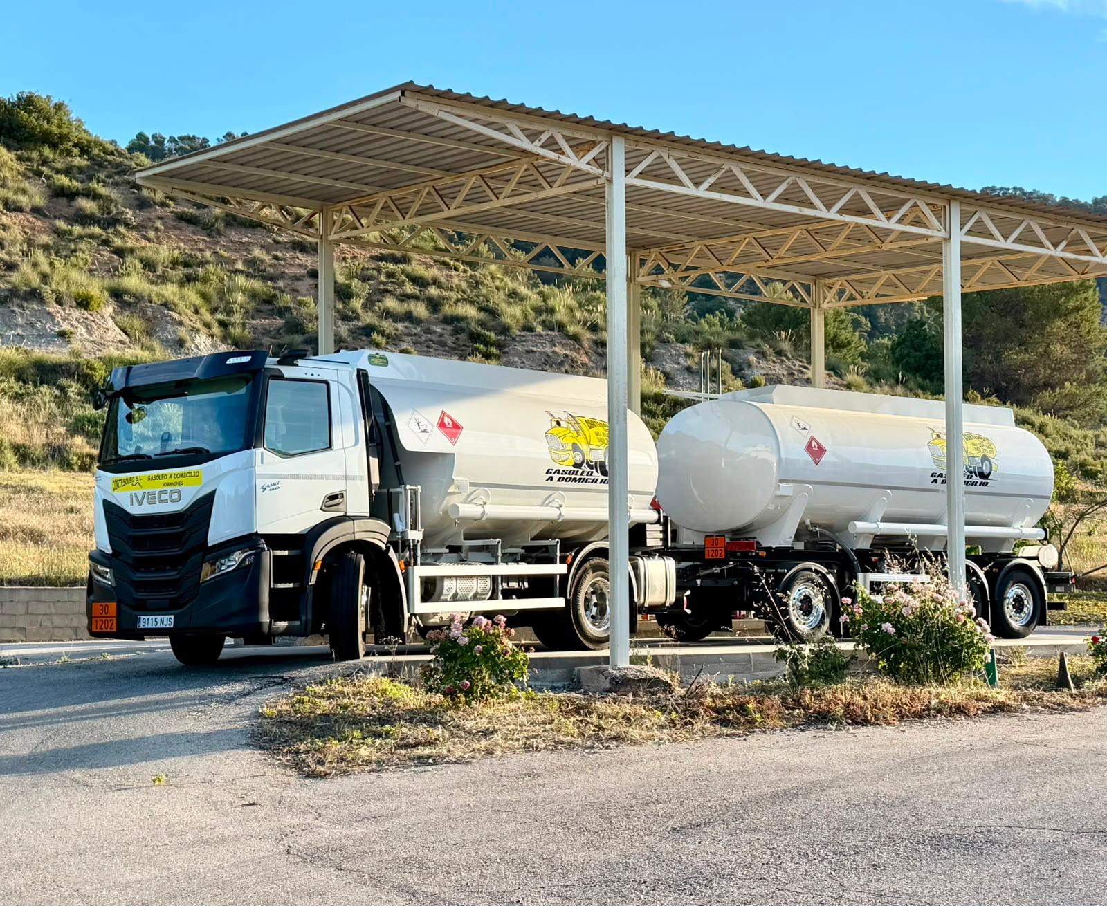 Flota de vehículos Cortesoleo para distribución de gasóleo